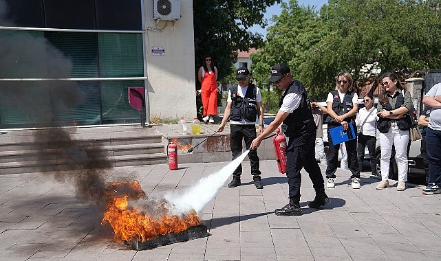 Keçiören Belediyesi Personeline "Afet Farkındalık ve Yangınla Mücadele Eğitimi" Keçiören Belediyesi Personeline "Afet Farkındalık ve Yangınla Mücadele Eğitimi"