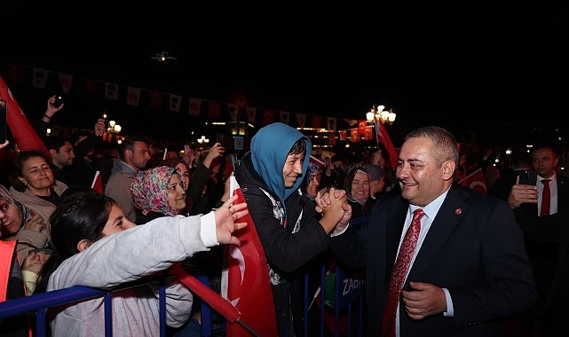 Keçiören'de Cumhuriyet Bayramı Uğur Işılak Konseriyle Kutlandı Keçiören'de Cumhuriyet Bayramı Uğur Işılak Konseriyle Kutlandı