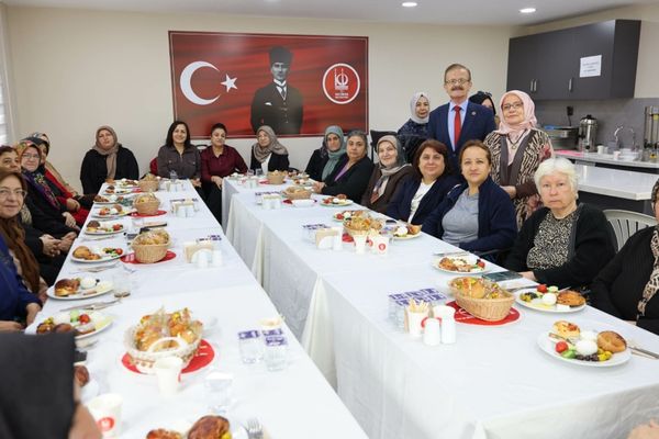 Keçiören’de kadın ve aile buluşması düzenlendi Keçiören’de kadın ve aile buluşması düzenlendi