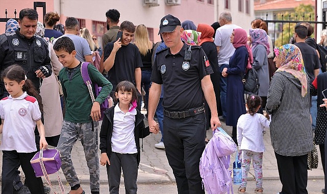 Keçiören'de Zabıta Ekipleri Öğrencilerin Güvenliği İçin Sahada Keçiören'de Zabıta Ekipleri Öğrencilerin Güvenliği İçin Sahada