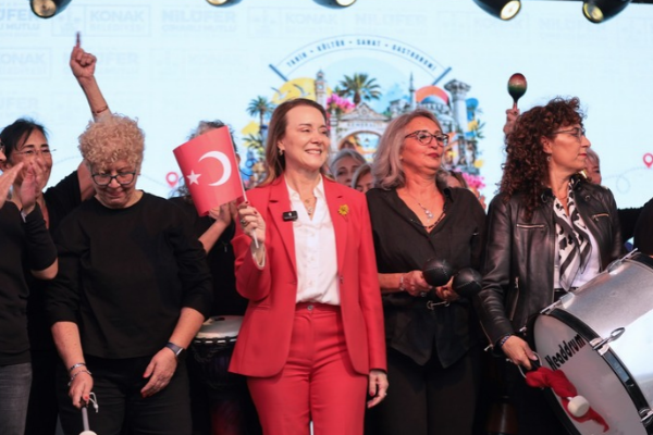 Kemeraltı Festivali renkli kortejle başladı Kemeraltı Festivali renkli kortejle başladı