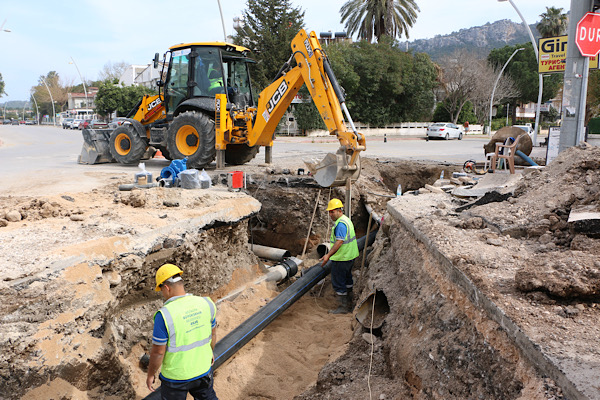 Kemer'de içme suyu ve kanalizasyon altyapı çalışmaları sürüyor
Kemer'de içme suyu ve kanalizasyon altyapı çalışmaları sürüyor