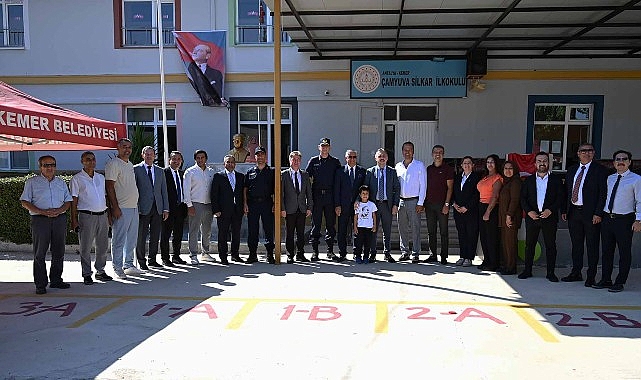 Kemer'de İlköğretim Haftası coşkuyla kutlandı Kemer'de İlköğretim Haftası coşkuyla kutlandı