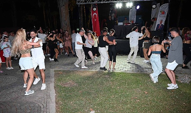 Kemer'de Latin Rüzgarı Esti Kemer'de Latin Rüzgarı Esti
