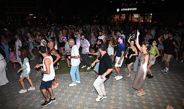 Kemer'de muhteşem Latin dans şovu Kemer'de muhteşem Latin dans şovu