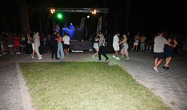 Kemer'de muhteşem Latin dans şovu Kemer'de muhteşem Latin dans şovu