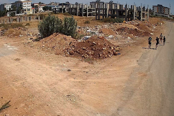 Kepez Belediyesi’nin foto kapanına sopayla saldırı görüntülendi Kepez Belediyesi’nin foto kapanına sopayla saldırı görüntülendi