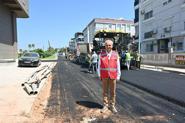 Kepez’de 7 sokakta sıcak asfalt çalışması yürütülüyor Kepez’de 7 sokakta sıcak asfalt çalışması yürütülüyor