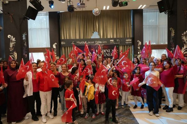 Kepez’de Kadınlar Matinesi’nde Cumhuriyet Bayramı coşkusu Kepez’de Kadınlar Matinesi’nde Cumhuriyet Bayramı coşkusu