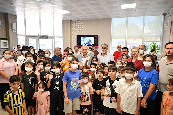 Kepez'de lösemi tedavisi gören çocuklara eğitim desteği Kepez'de lösemi tedavisi gören çocuklara eğitim desteği