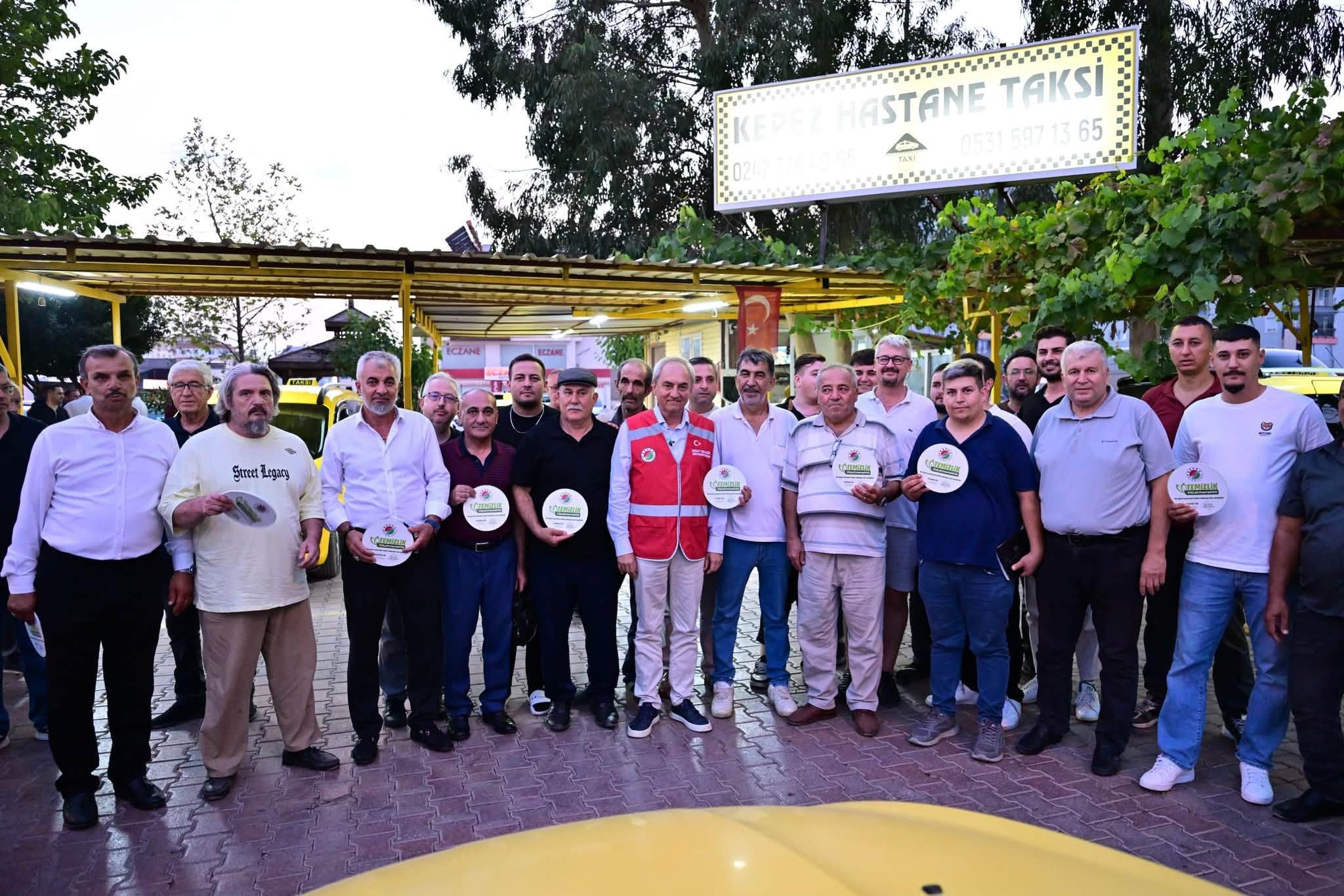 Kepez’de “Temizlik Kirletmemektir” kampanyası mahallelerde yayılıyor Kepez’de “Temizlik Kirletmemektir” kampanyası mahallelerde yayılıyor