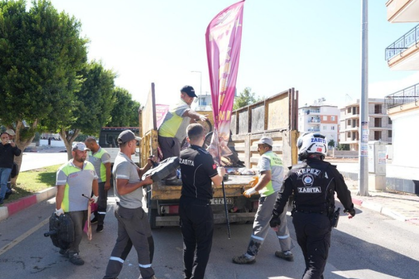 Kepez’de yol ve kaldırım işgallerine müdahale edildi Kepez’de yol ve kaldırım işgallerine müdahale edildi