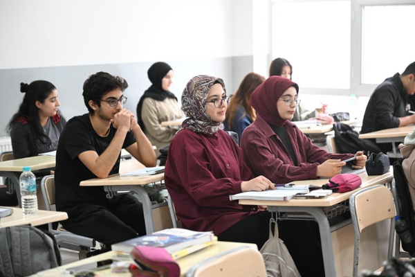 Kernek Külliyesi’nde 200 öğrenci üniversite sınavına hazırlanıyor Kernek Külliyesi’nde 200 öğrenci üniversite sınavına hazırlanıyor