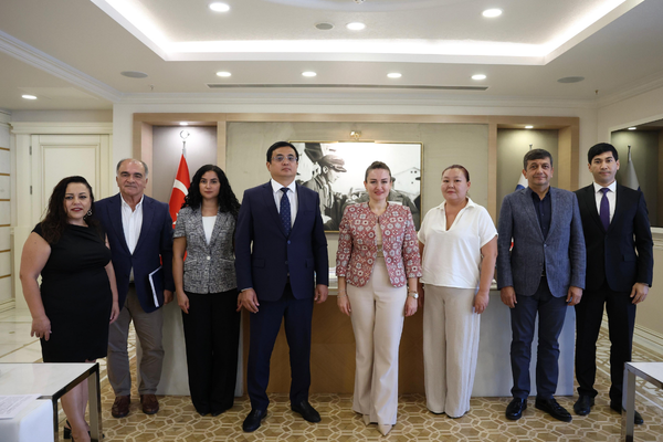 Kırgız Cumhuriyeti Antalya Başkonsolosu Myrzabekoviç'den, Başkan Vekili Özdemir’i ziyaret Kırgız Cumhuriyeti Antalya Başkonsolosu Myrzabekoviç'den, Başkan Vekili Özdemir’i ziyaret