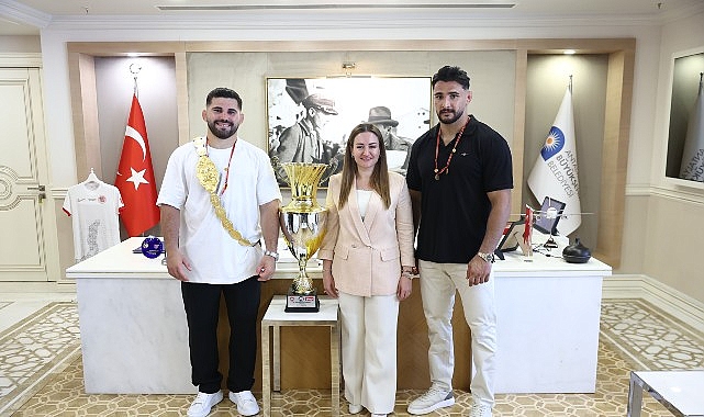 Kırkpınar Başpehlivanı Erkan Taş'a coşkulu karşılama Kırkpınar Başpehlivanı Erkan Taş'a coşkulu karşılama