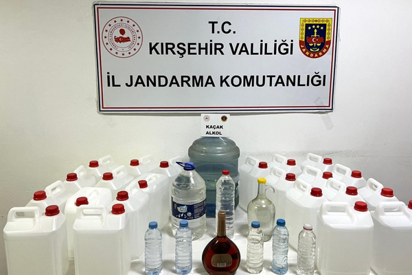 Kırşehir’de kaçak alkol operasyonu: 3 adrese eş zamanlı baskın Kırşehir’de kaçak alkol operasyonu: 3 adrese eş zamanlı baskın