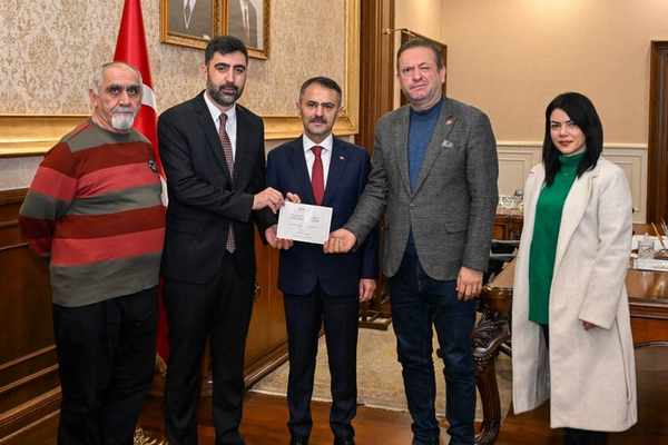 Kocaeli Gazeteciler Cemiyeti Başkanı Oktay’dan Vali Aktaş’a ziyaret Kocaeli Gazeteciler Cemiyeti Başkanı Oktay’dan Vali Aktaş’a ziyaret