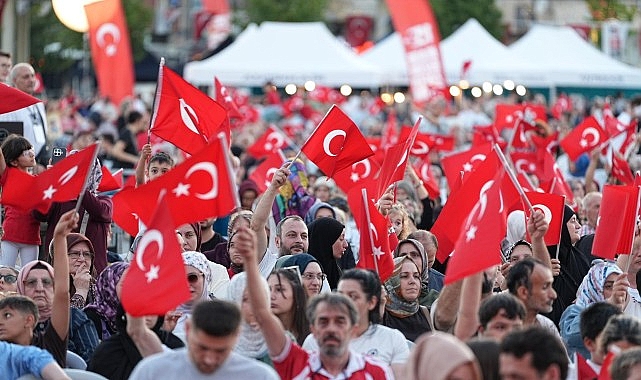 Kocaeli kol kola girdi, tek yürek oldu Kocaeli kol kola girdi, tek yürek oldu