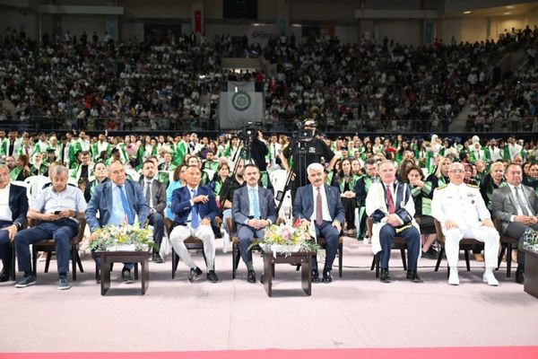 Kocaeli Sağlık ve Teknoloji Üniversitesi’nde mezuniyet coşkusu Kocaeli Sağlık ve Teknoloji Üniversitesi’nde mezuniyet coşkusu