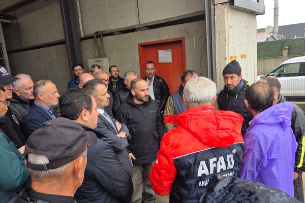 Kocaeli Valisi Aktaş, kayıp vatandaşı arama çalışmalarını inceledi Kocaeli Valisi Aktaş, kayıp vatandaşı arama çalışmalarını inceledi