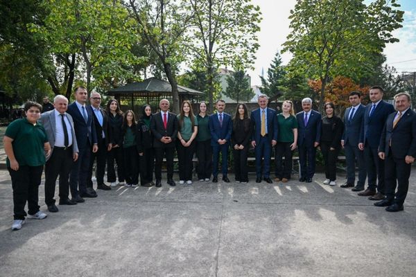 Kocaeli Valisi Aktaş, Körfez Orhangazi Anadolu Lisesini ziyaret etti Kocaeli Valisi Aktaş, Körfez Orhangazi Anadolu Lisesini ziyaret etti