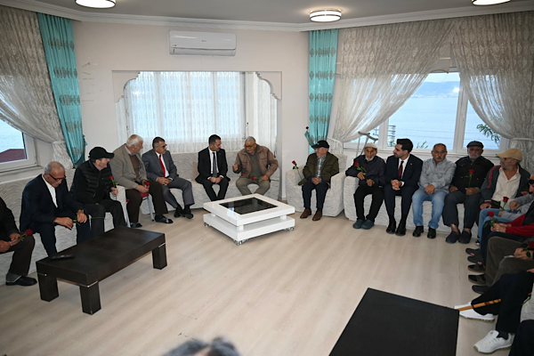 Kocaeli Valisi Aktaş, Tavşancıl Huzurevi’ni ziyaret etti Kocaeli Valisi Aktaş, Tavşancıl Huzurevi’ni ziyaret etti