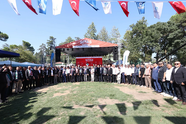 Kocaeli’de 5. Geleneksel Sivas Gardaşlık Buluşması düzenlendi Kocaeli’de 5. Geleneksel Sivas Gardaşlık Buluşması düzenlendi