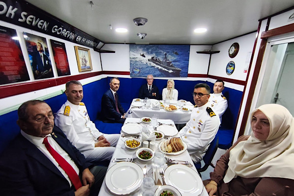 Kocaeli’de şehit aileleri ve gaziler TCG Doğan Gemisi’nde ağırlandı Kocaeli’de şehit aileleri ve gaziler TCG Doğan Gemisi’nde ağırlandı