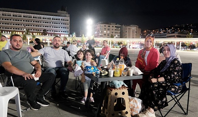 Kocaeli'de yaz neşesi meydana taşınıyor Kocaeli'de yaz neşesi meydana taşınıyor