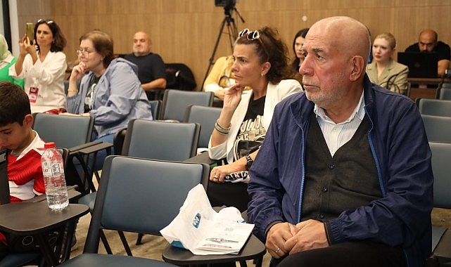 Kolombiyalı gazeteci Silvana Paternostro Kitap Fuarı'nda konuştu; “Tarih ve Roman birbirinden ayrılmaz parçalardır" Kolombiyalı gazeteci Silvana Paternostro Kitap Fuarı'nda konuştu; “Tarih ve Roman birbirinden ayrılmaz parçalardır"