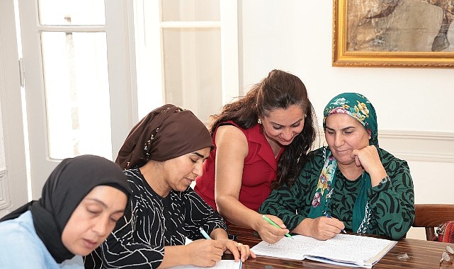 Konaklı kadınların okuma azmi örnek oldu Konaklı kadınların okuma azmi örnek oldu