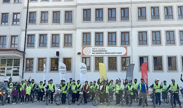 Konya Büyükşehir'in “Bisiklet Dostu Okul" Projesiyle Öğrenciler Pedal Çeviriyor Konya Büyükşehir'in “Bisiklet Dostu Okul" Projesiyle Öğrenciler Pedal Çeviriyor