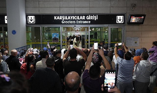 Konya Büyükşehir'in Vefa Umresi'nde İkinci Kafile Umre İbadetini Tamamlayıp Şehre Döndü Konya Büyükşehir'in Vefa Umresi'nde İkinci Kafile Umre İbadetini Tamamlayıp Şehre Döndü