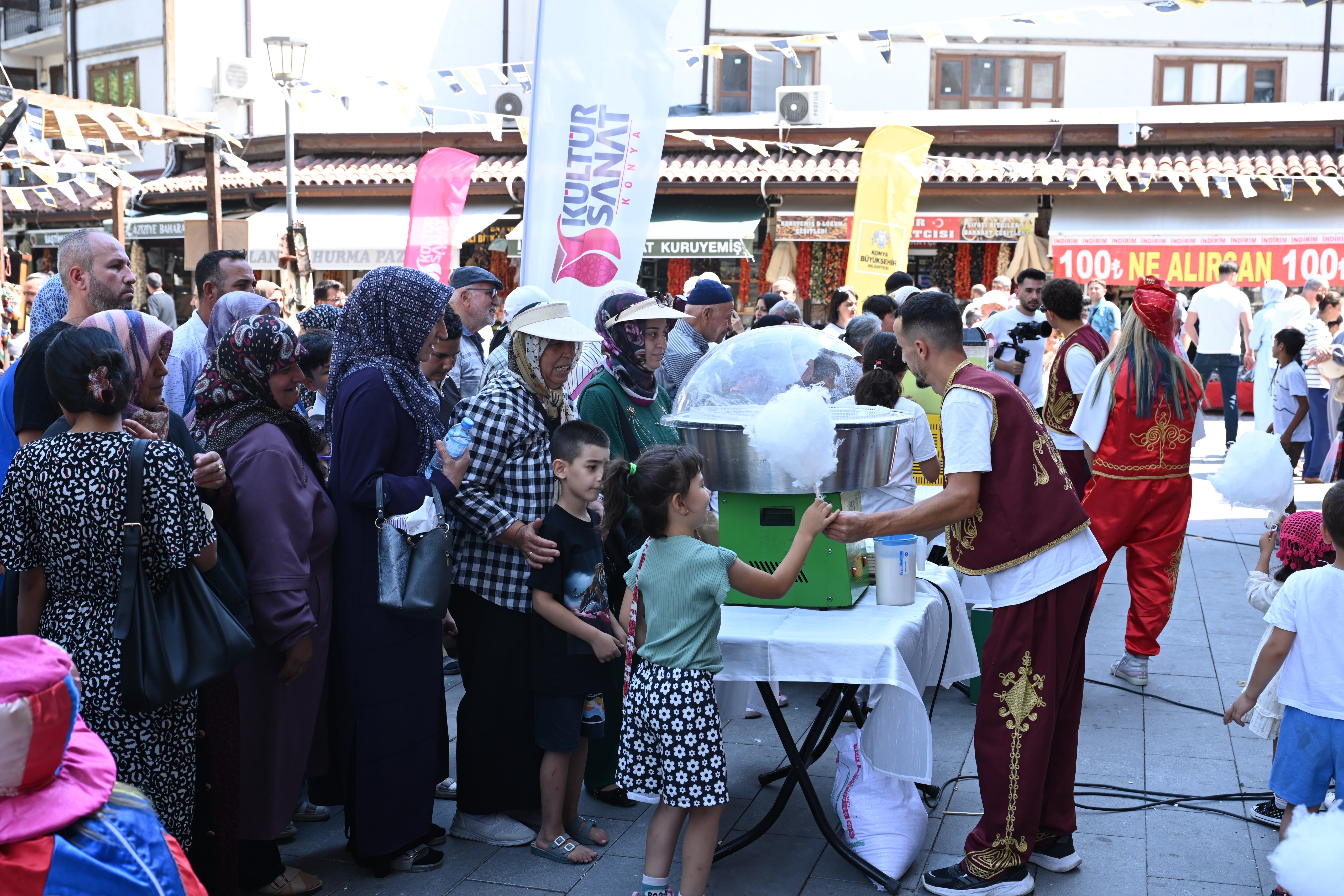 Konya’da “Tarihi Çarşılar Alışveriş Günleri” başladı Konya’da “Tarihi Çarşılar Alışveriş Günleri” başladı
