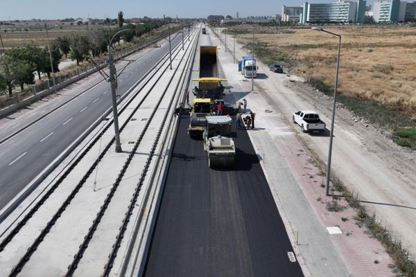 Konya’da Tramvay güzergahındaki yollar yenileniyor Konya’da Tramvay güzergahındaki yollar yenileniyor