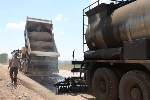 Korkuteli’de 3 kilometrelik yol asfaltlandı Korkuteli’de 3 kilometrelik yol asfaltlandı