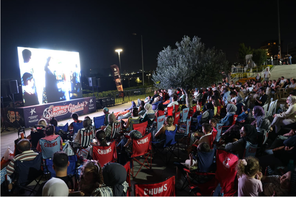 Küçükçekmece'de "Açık Hava Sinema Günleri" başladı Küçükçekmece'de "Açık Hava Sinema Günleri" başladı