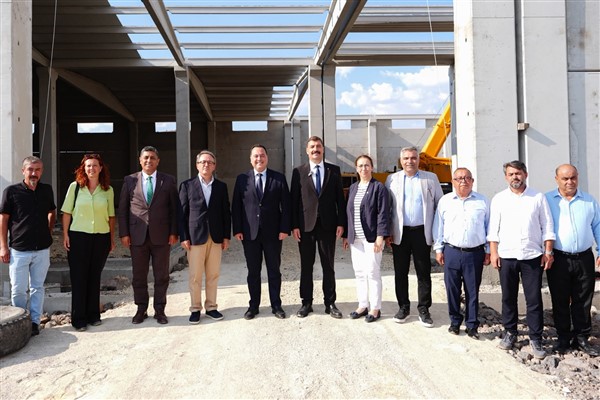 Kula’da hububat alım noktası inşa ediliyor Kula’da hububat alım noktası inşa ediliyor