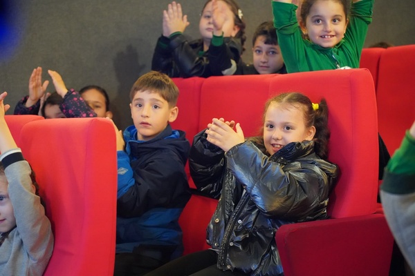 Kültür ve Turizm Bakanlığının Gezen Sinema Tırı Orhangazi'ye geldi Kültür ve Turizm Bakanlığının Gezen Sinema Tırı Orhangazi'ye geldi