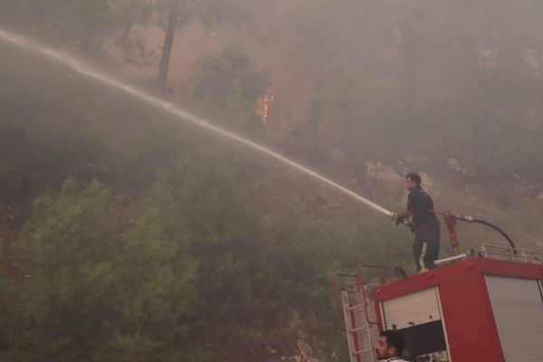 Kumluca’da orman yangınına müdahale sürüyor Kumluca’da orman yangınına müdahale sürüyor