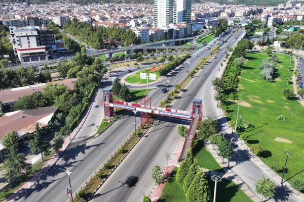 Kuşlubahçe’de üst geçide asansör yapıldı Kuşlubahçe’de üst geçide asansör yapıldı