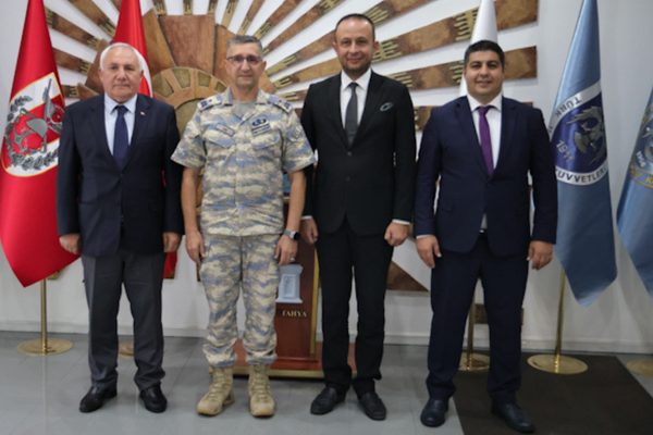 Kütahya Belediye Başkan Yardımcılarından Tuğgeneral Mustafa Baş’a ziyaret Kütahya Belediye Başkan Yardımcılarından Tuğgeneral Mustafa Baş’a ziyaret