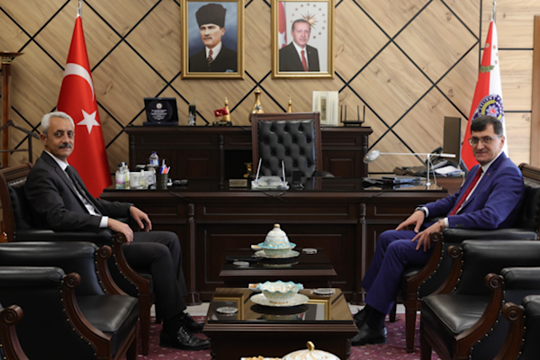Kütahya Belediye Başkanı Kahveci’den Emniyet Müdürü Tandoğan’a ziyaret Kütahya Belediye Başkanı Kahveci’den Emniyet Müdürü Tandoğan’a ziyaret