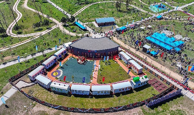 Lokomotif'te 30 bin çocukla büyük buluşma Lokomotif'te 30 bin çocukla büyük buluşma