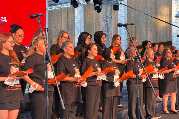 LÖSEV Gönülden Sesler Korosu, 4. Uluslararası İstanbul Koro Festivali'nde sahne aldı LÖSEV Gönülden Sesler Korosu, 4. Uluslararası İstanbul Koro Festivali'nde sahne aldı
