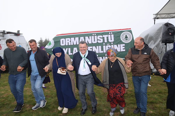 Maçka Ormanüstü Yayla Şenliği’nde vatandaşlar bir araya geldi Maçka Ormanüstü Yayla Şenliği’nde vatandaşlar bir araya geldi