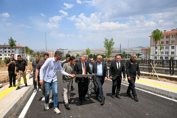 Malatya Büyükşehir Belediye Başkanı Er, Akoğuz Kışlası TOKİ Konutları'nı inceledi Malatya Büyükşehir Belediye Başkanı Er, Akoğuz Kışlası TOKİ Konutları'nı inceledi