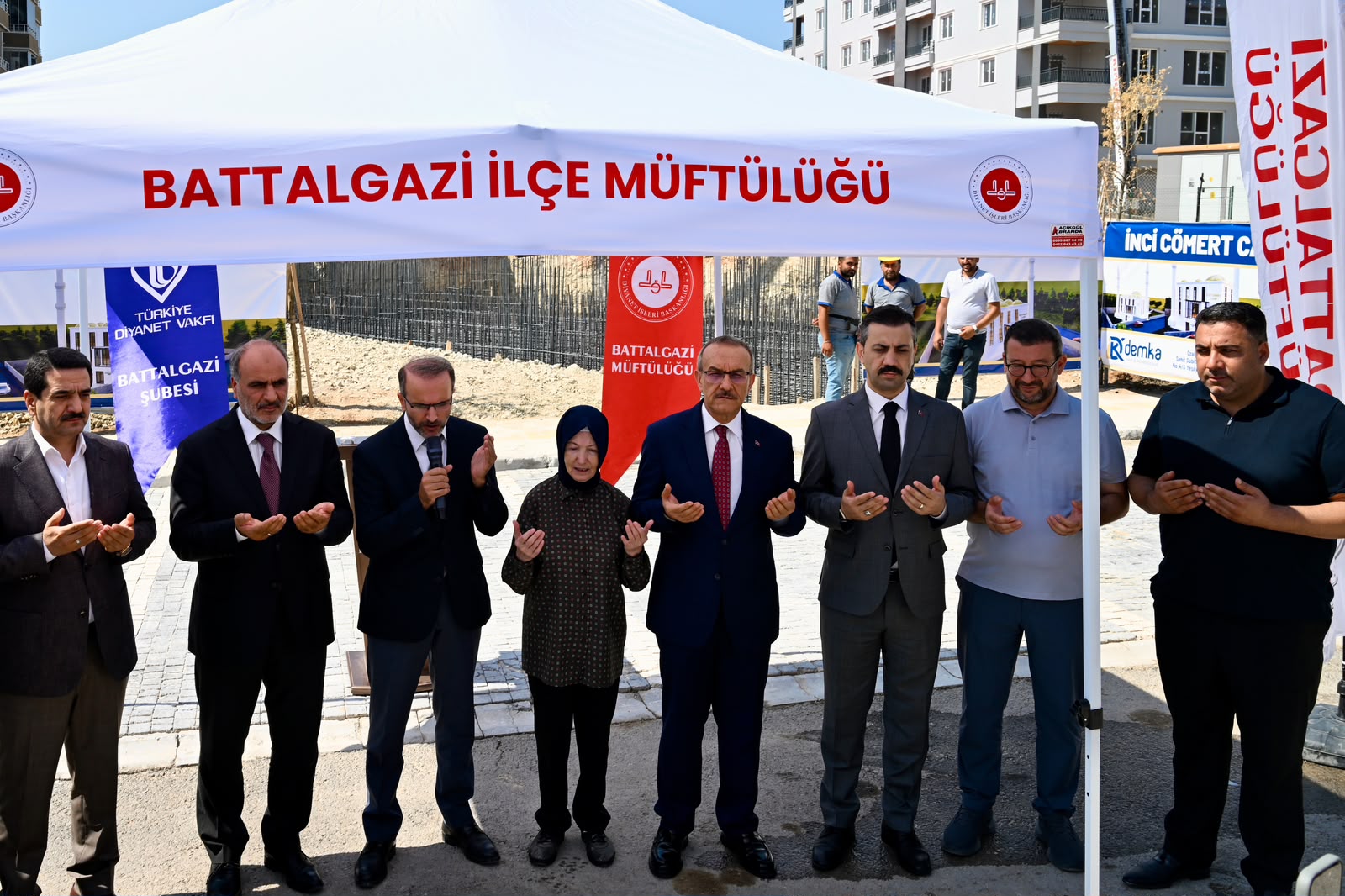 Malatya’da İnci Cömert Camii’nin temeli dualarla atıldı Malatya’da İnci Cömert Camii’nin temeli dualarla atıldı