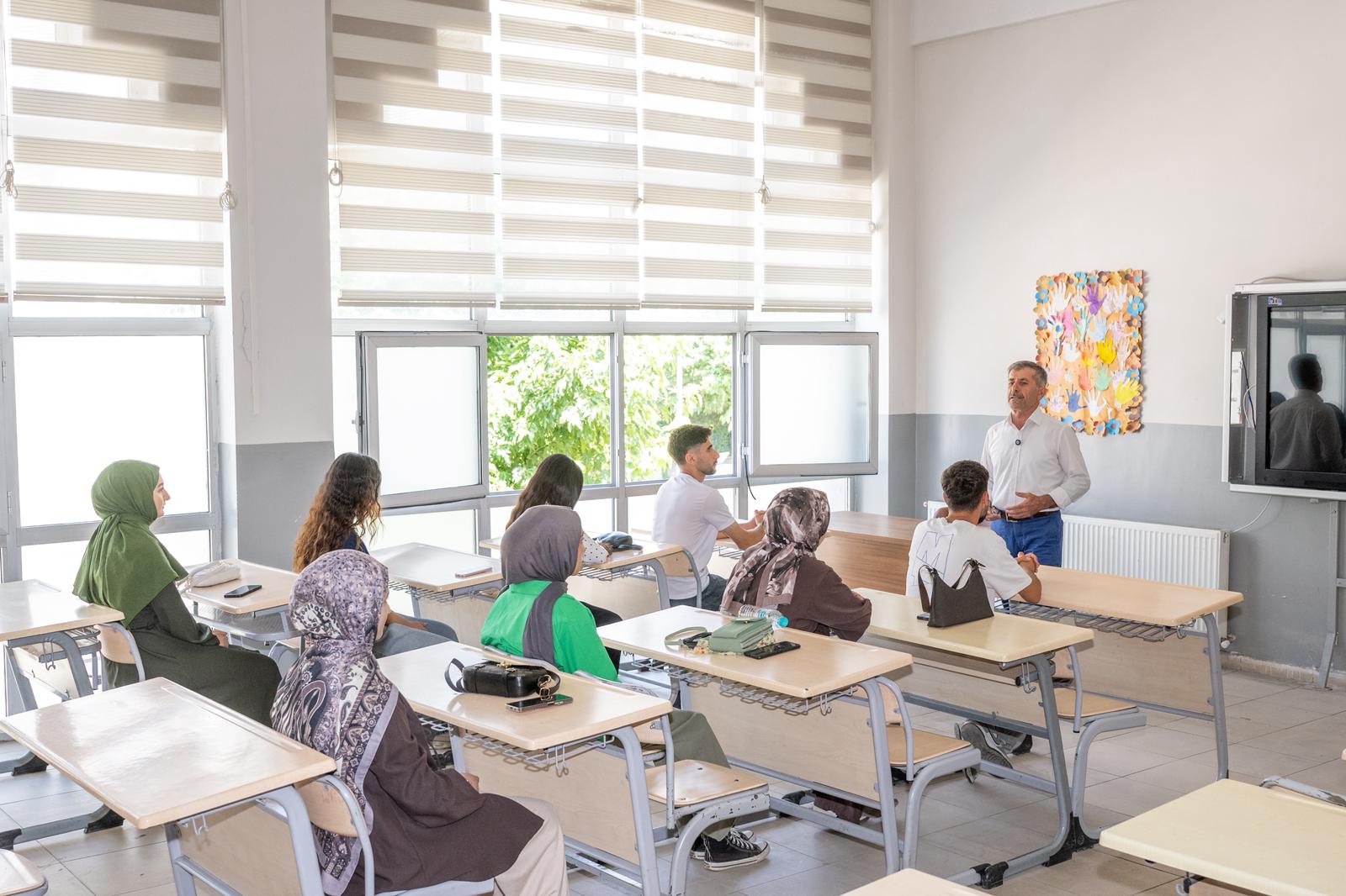 Malatya’da ücretsiz YKS kurslarından yaklaşık 100 öğrenci üniversiteye yerleşti Malatya’da ücretsiz YKS kurslarından yaklaşık 100 öğrenci üniversiteye yerleşti