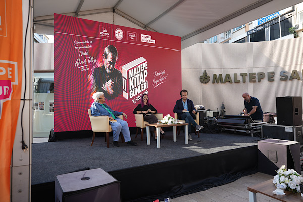 Maltepe Kitap Fuarı'nda ikinci gün etkinliklerle devam etti Maltepe Kitap Fuarı'nda ikinci gün etkinliklerle devam etti